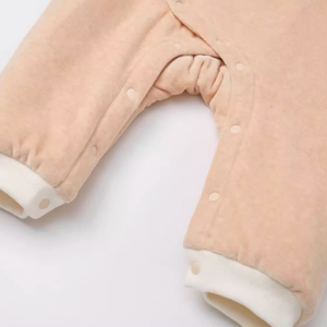 ベルベットキルティングラップスタイルスナップフロントロンパース