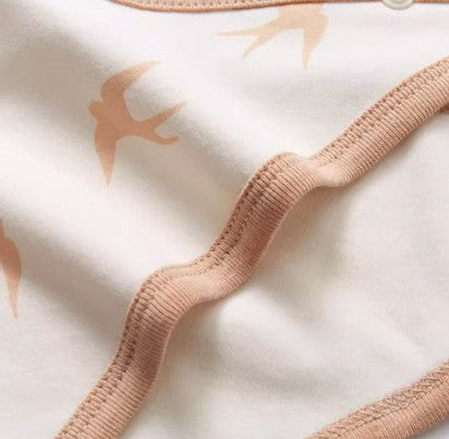 Triangle Bib with Soft Absorbent Material for Baby's Comfort - Natural Baby Clothing丨Pure, organic, dye-free care, cozy and gentle for babies