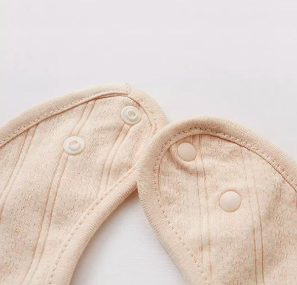 Infant Triangle Bib with Absorbent and Adjustable Design - Natural Baby Clothing丨Pure, organic, dye-free care, cozy and gentle for babies
