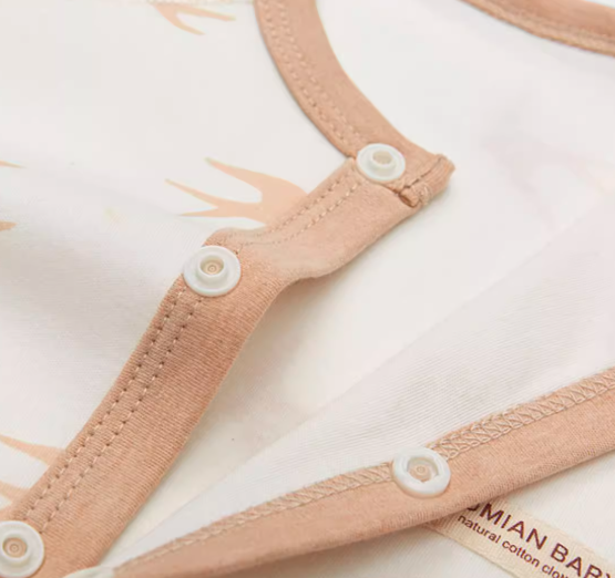 Front-Opening Snap Button Triangle Romper for Babies with Adjustable Fit for All Seasons - Natural Baby Clothing丨Pure, organic, dye-free care, cozy and gentle for babies